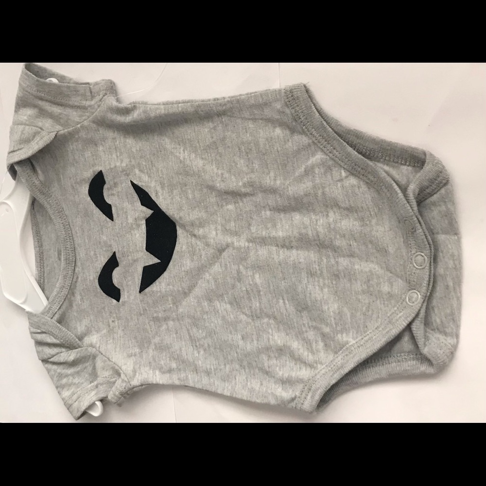 New Gray Bodysuit with Cute Face 0-3 Months Unisex